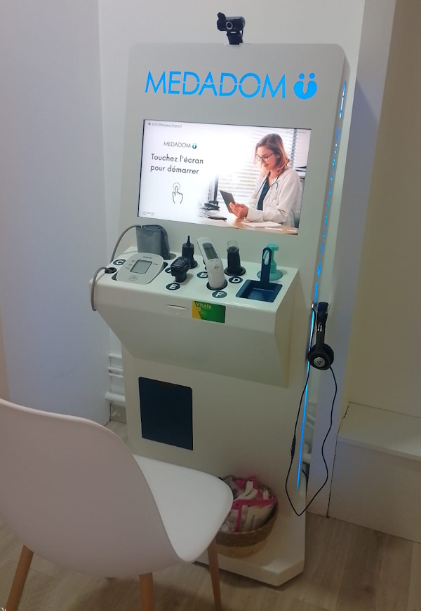 Borne de téléconsultation Medadom installée à la Pharmacie Puymirol